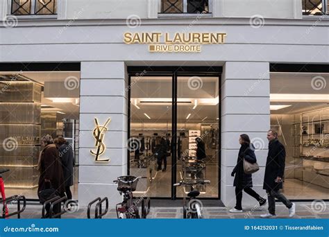 modelo de yves saint laurent|Tienda en línea oficial de Saint Laurent .